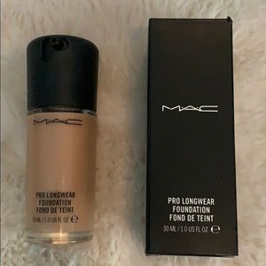 MAC Pro Longwear Foundation NW20 NIB (SOLD)